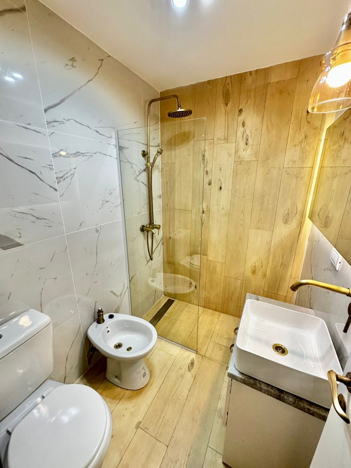 Venta 2 amb a la calle. Balcon  Colon 2048