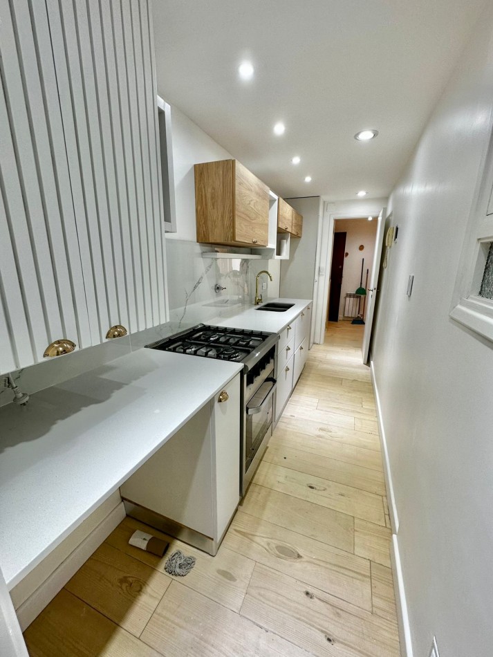 Venta 2 amb a la calle. Balcon  Colon 2048