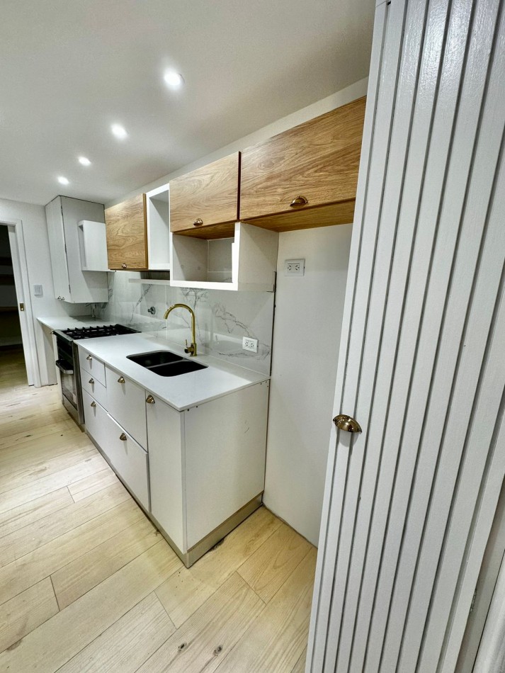 Venta 2 amb a la calle. Balcon  Colon 2048