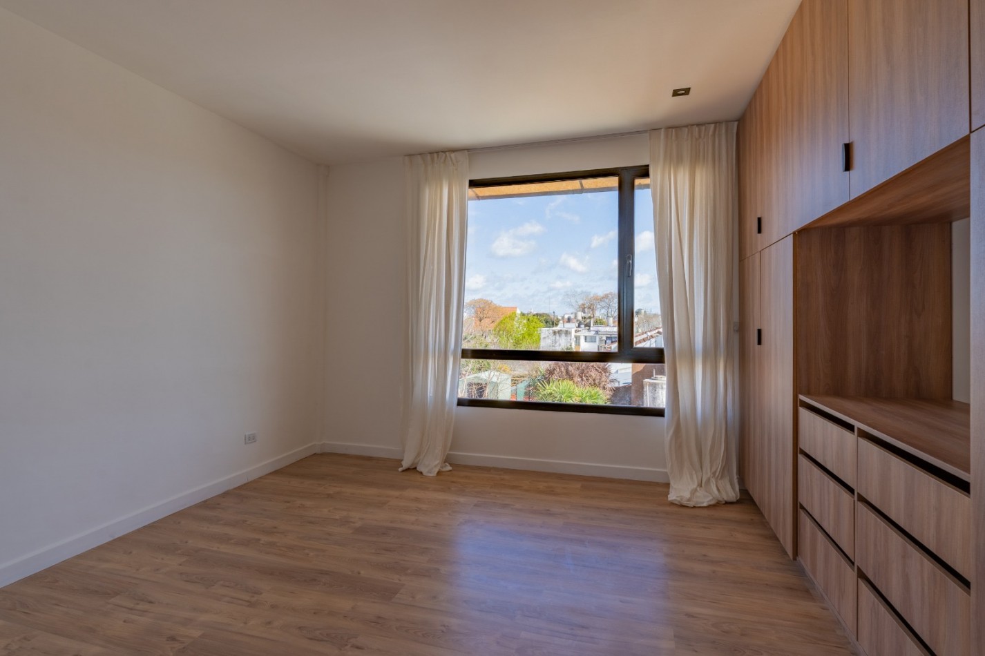 Dto 3 amb al frente c/cochera Brandsen 4210