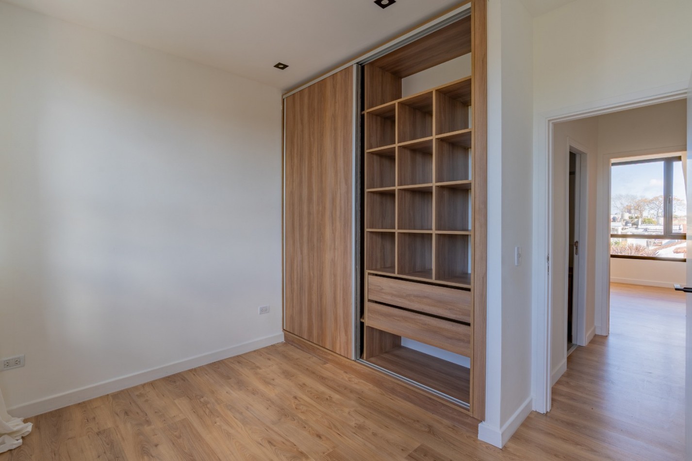 Dto 3 amb al frente c/cochera Brandsen 4210