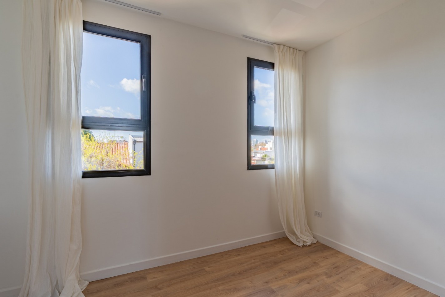 Dto 3 amb al frente c/cochera Brandsen 4210