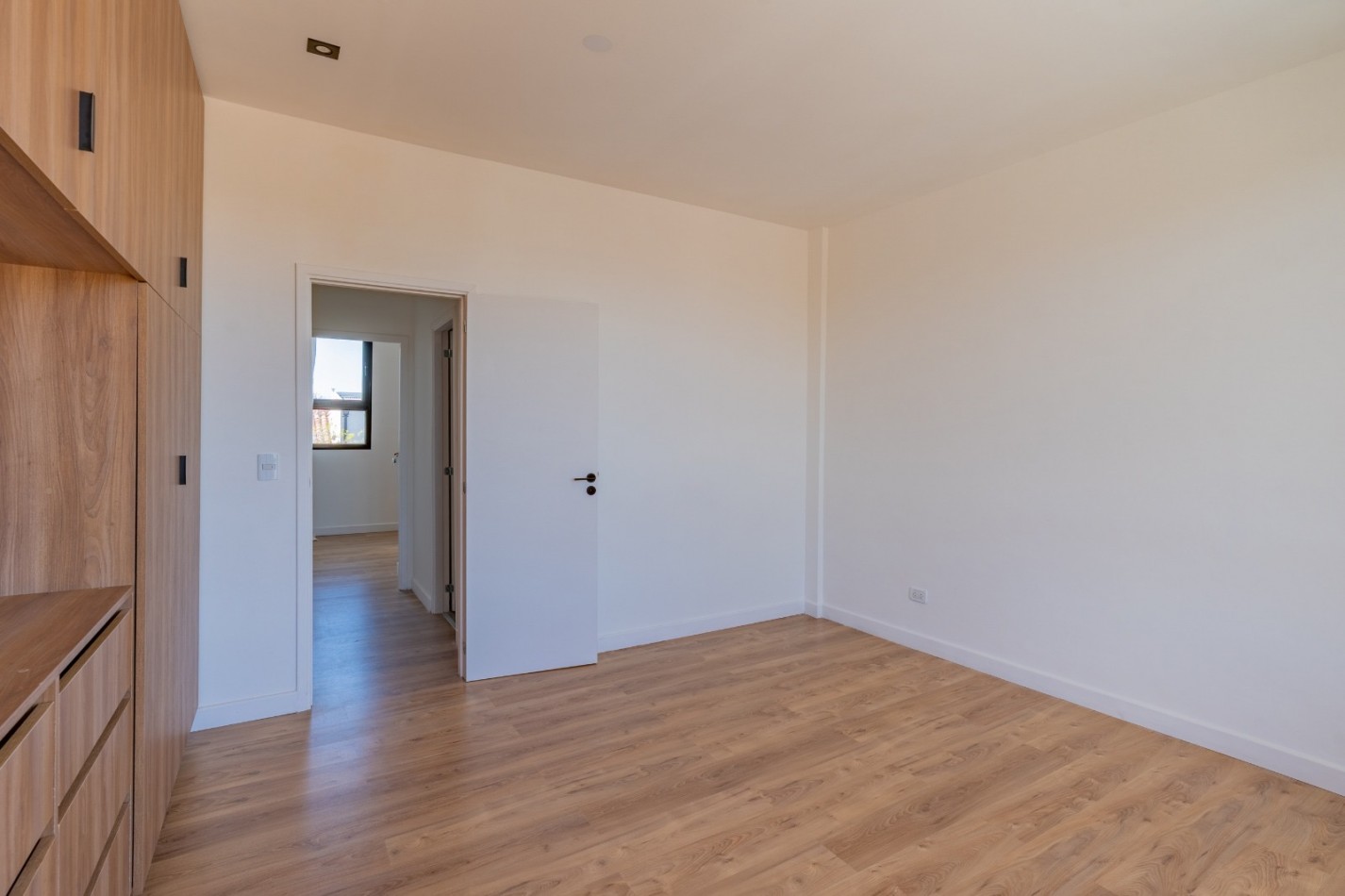 Dto 3 amb al frente c/cochera Brandsen 4210