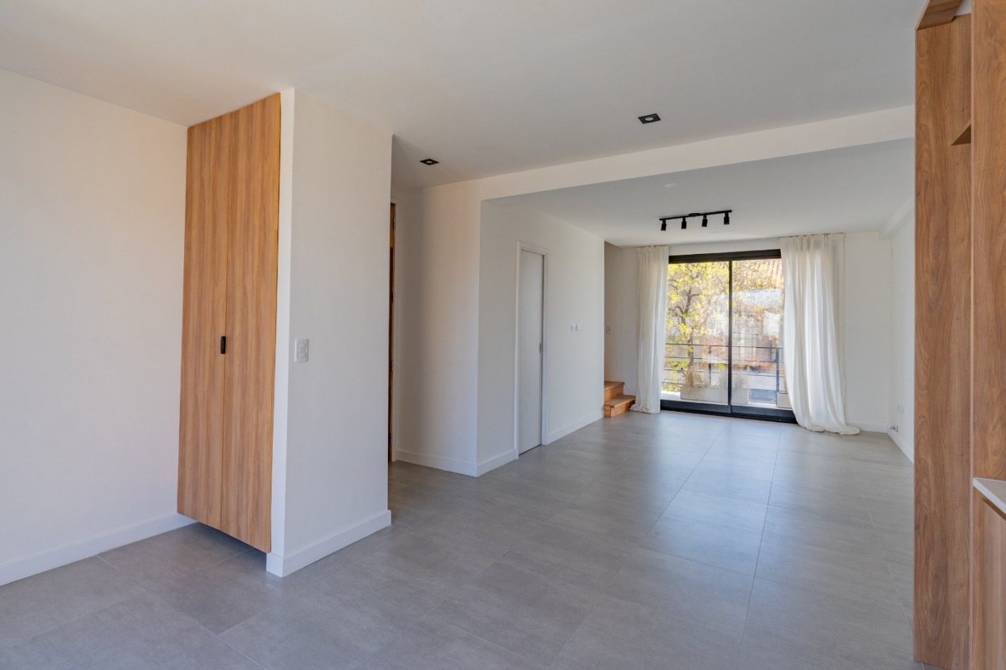 Dto 3 amb al frente c/cochera Brandsen 4210