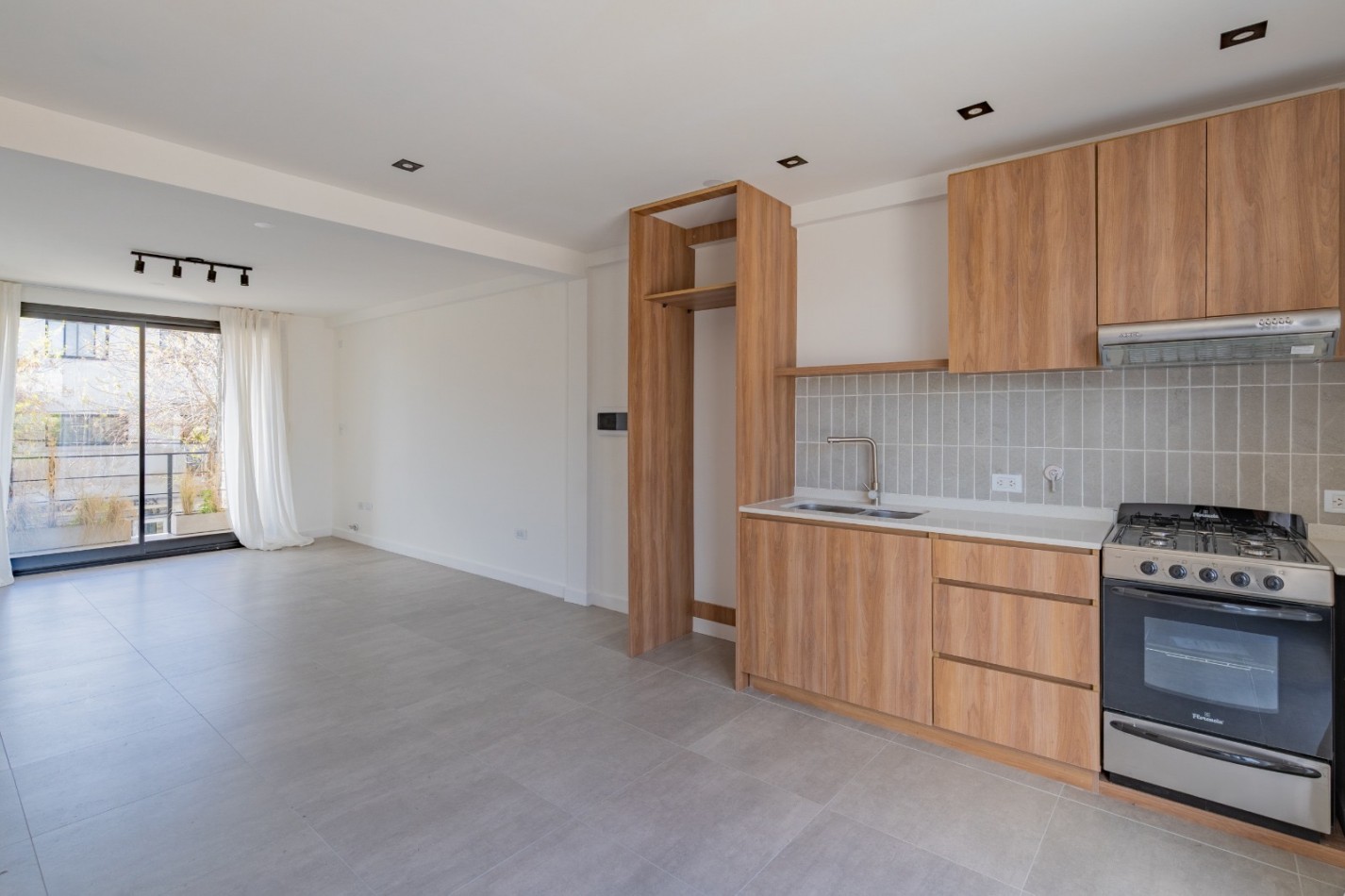 Dto 3 amb al frente c/cochera Brandsen 4210