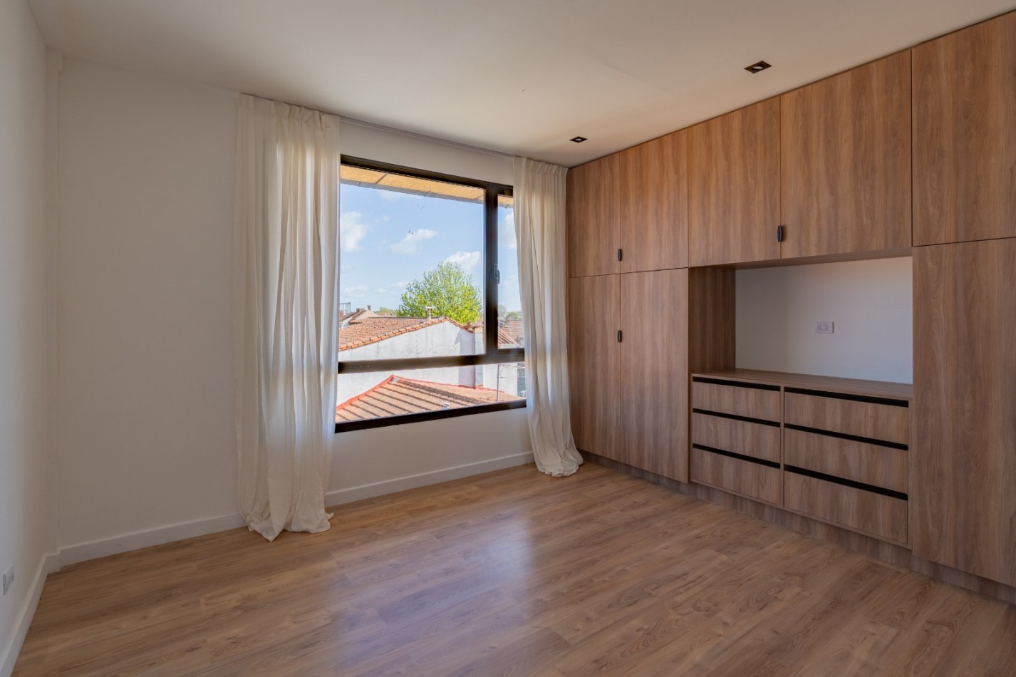 Dto 3 amb al frente c/cochera Brandsen 4210