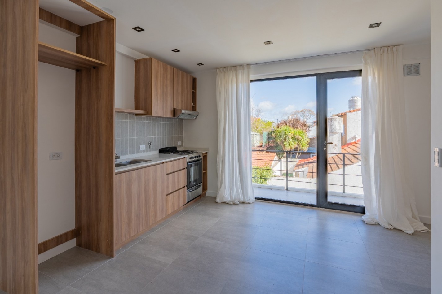 Dto 3 amb al frente c/cochera Brandsen 4210