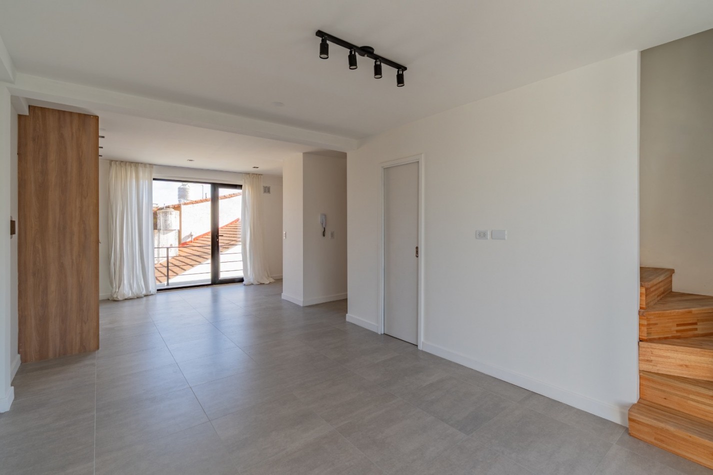 Dto 3 amb al frente c/cochera Brandsen 4210