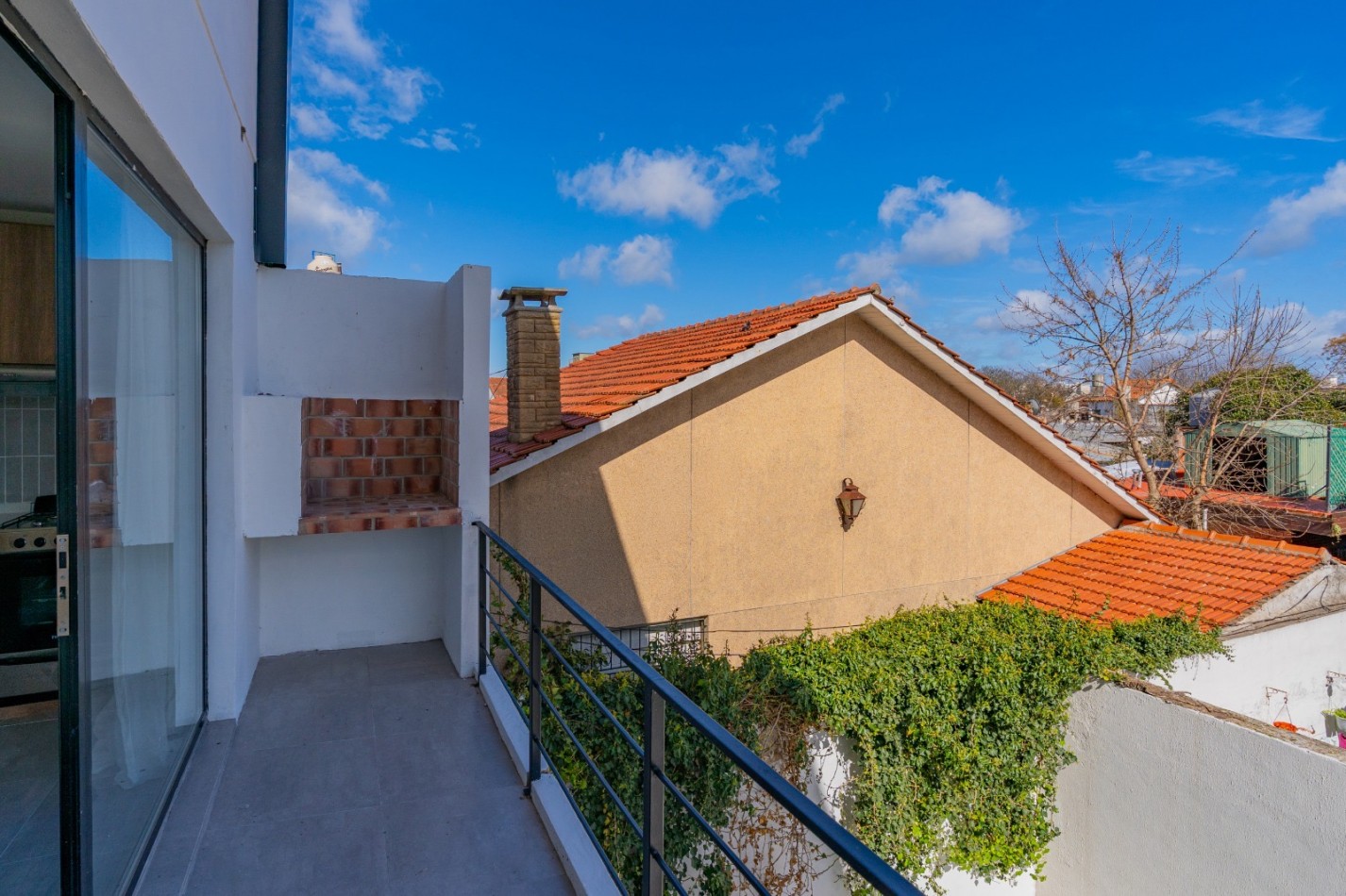 Dto 3 amb al frente c/cochera Brandsen 4210