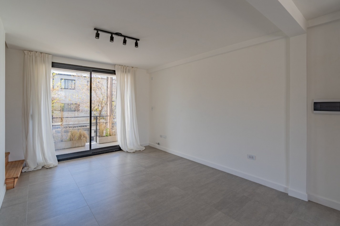 Dto 3 amb al frente c/cochera Brandsen 4210