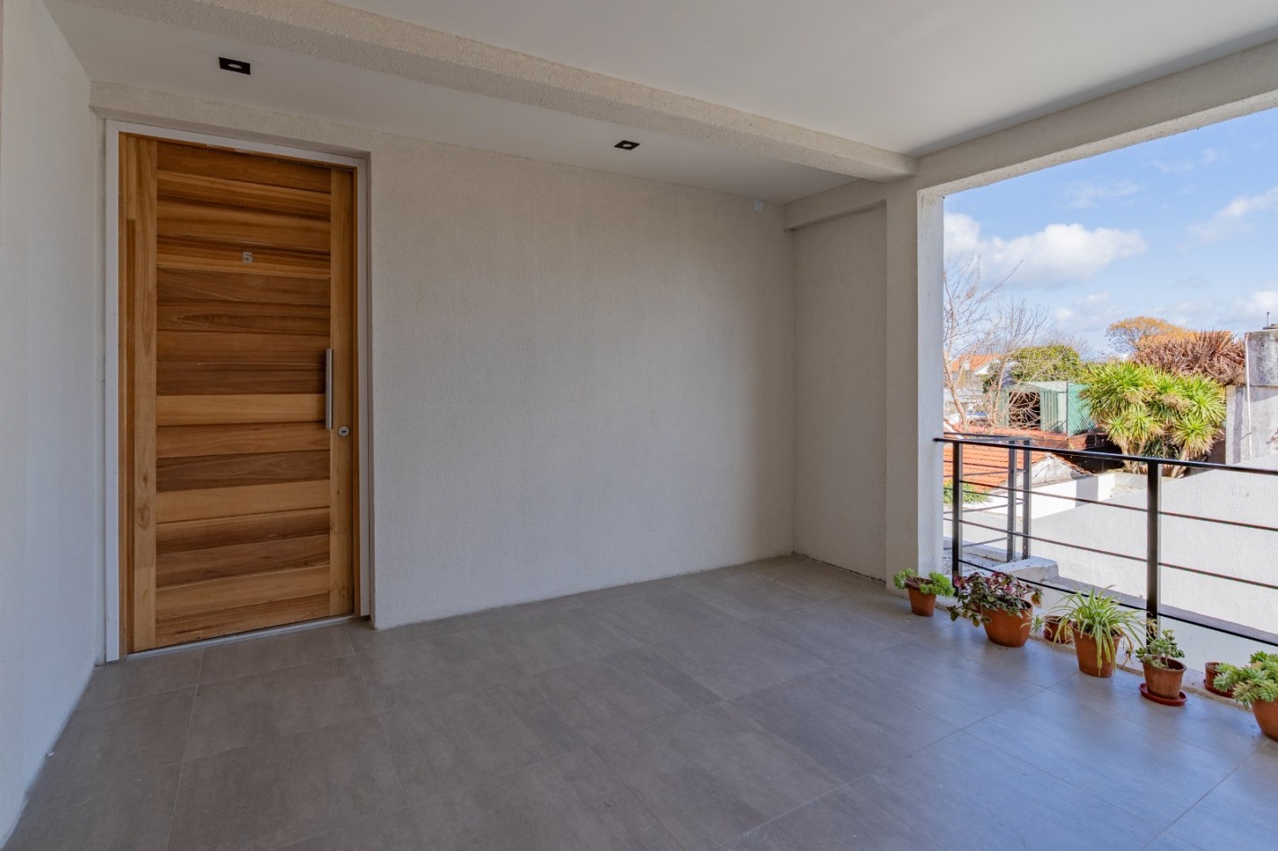 Dto 3 amb al frente c/cochera Brandsen 4210