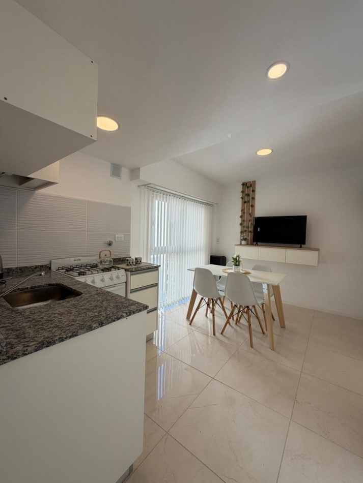 Amb y medio con balcon Bolivar 2672