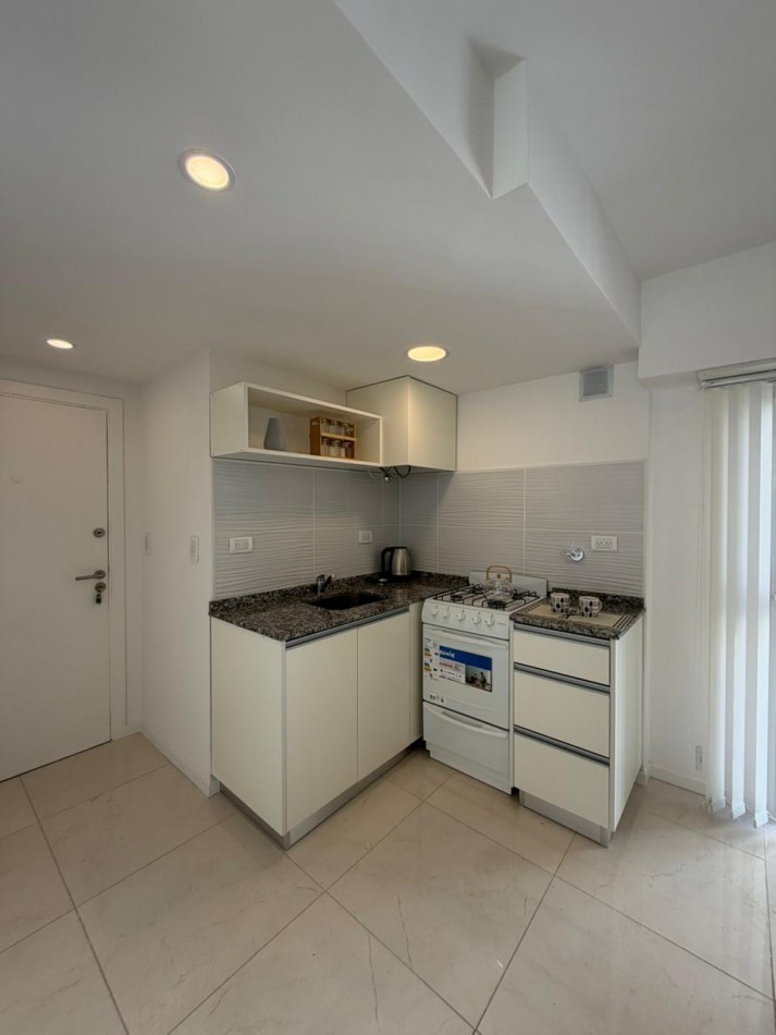 Amb y medio con balcon Bolivar 2672