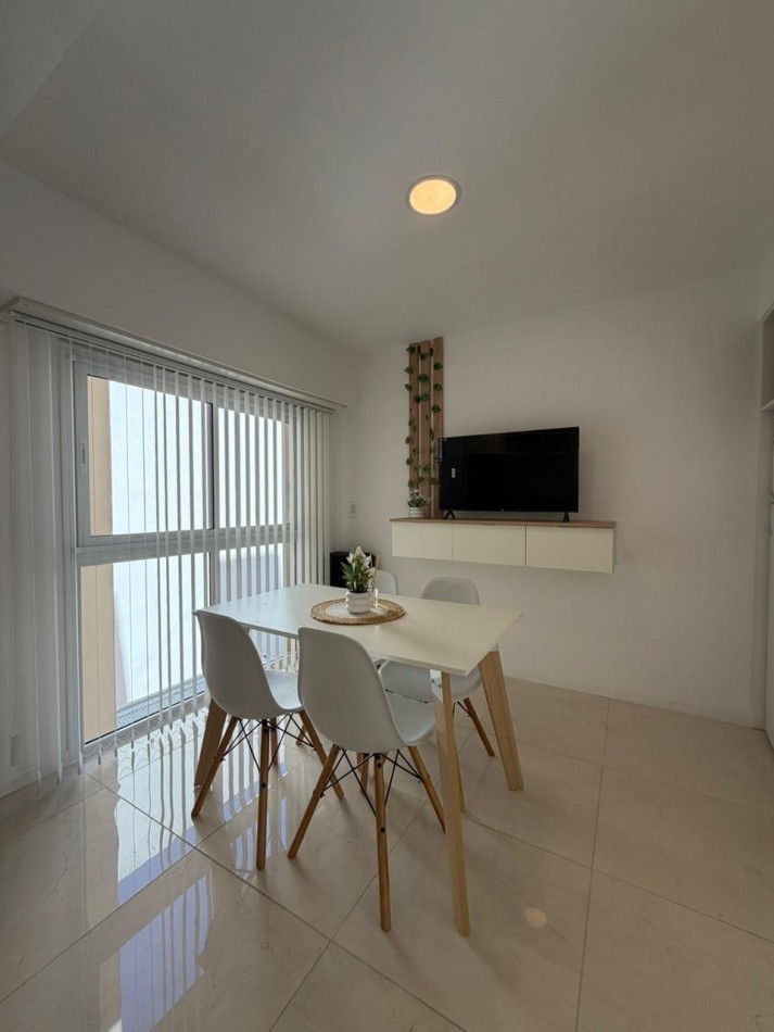 Amb y medio con balcon Bolivar 2672