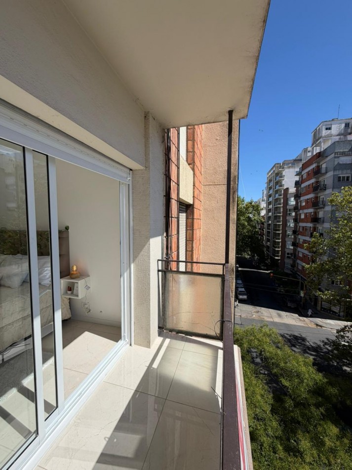 Amb y medio con balcon Bolivar 2672