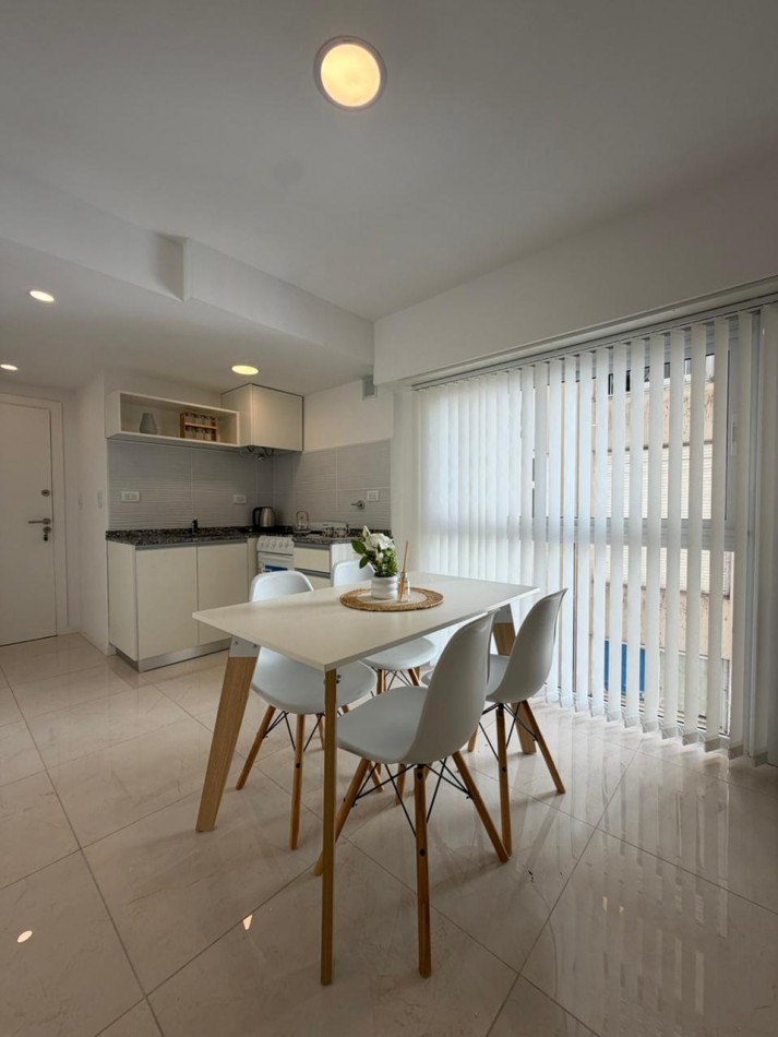 Amb y medio con balcon Bolivar 2672