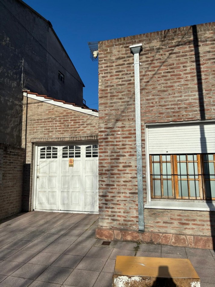 Chalet con local en San Jose. España y Quintana