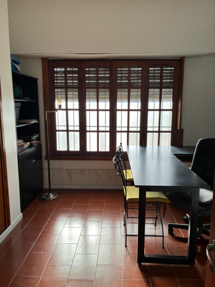 Chalet con local en San Jose. España y Quintana