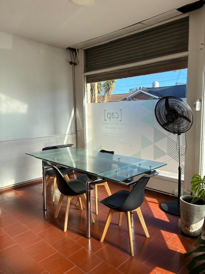 Chalet con local en San Jose. España y Quintana