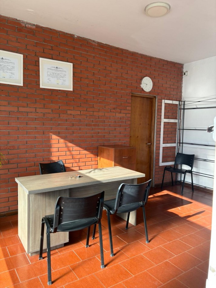 Chalet con local en San Jose. España y Quintana