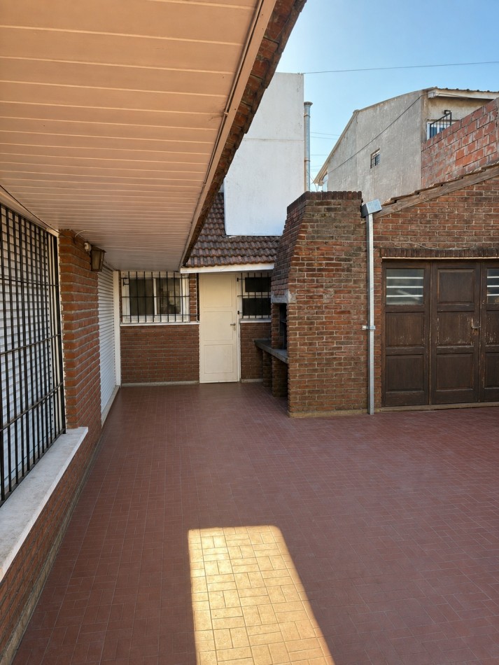 Chalet con local en San Jose. España y Quintana